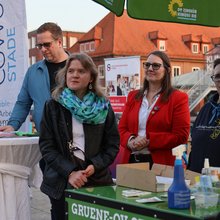 drei Mitglieder vom KV/OV Stade am Stand von BÜndnis 90/ Die Grünen